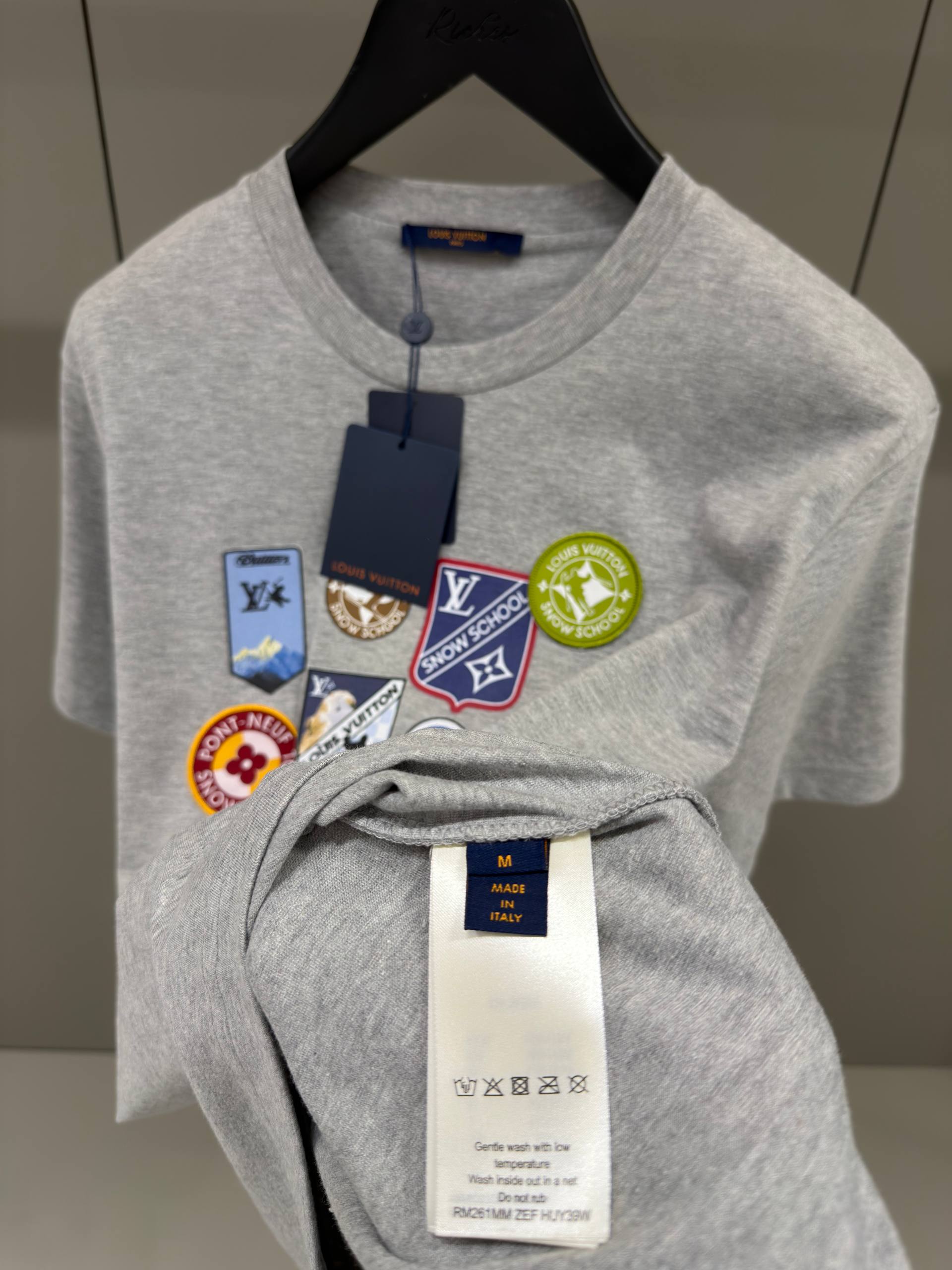 Tricou din bumbac gri cu petice semnătură