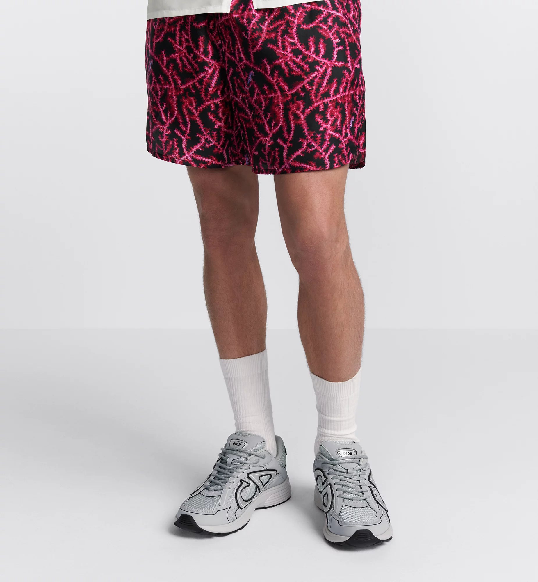 Set cu motive de corali în negru și roșu