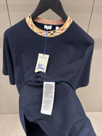 Tricou din bumbac albastru în carouri, cu ornamente