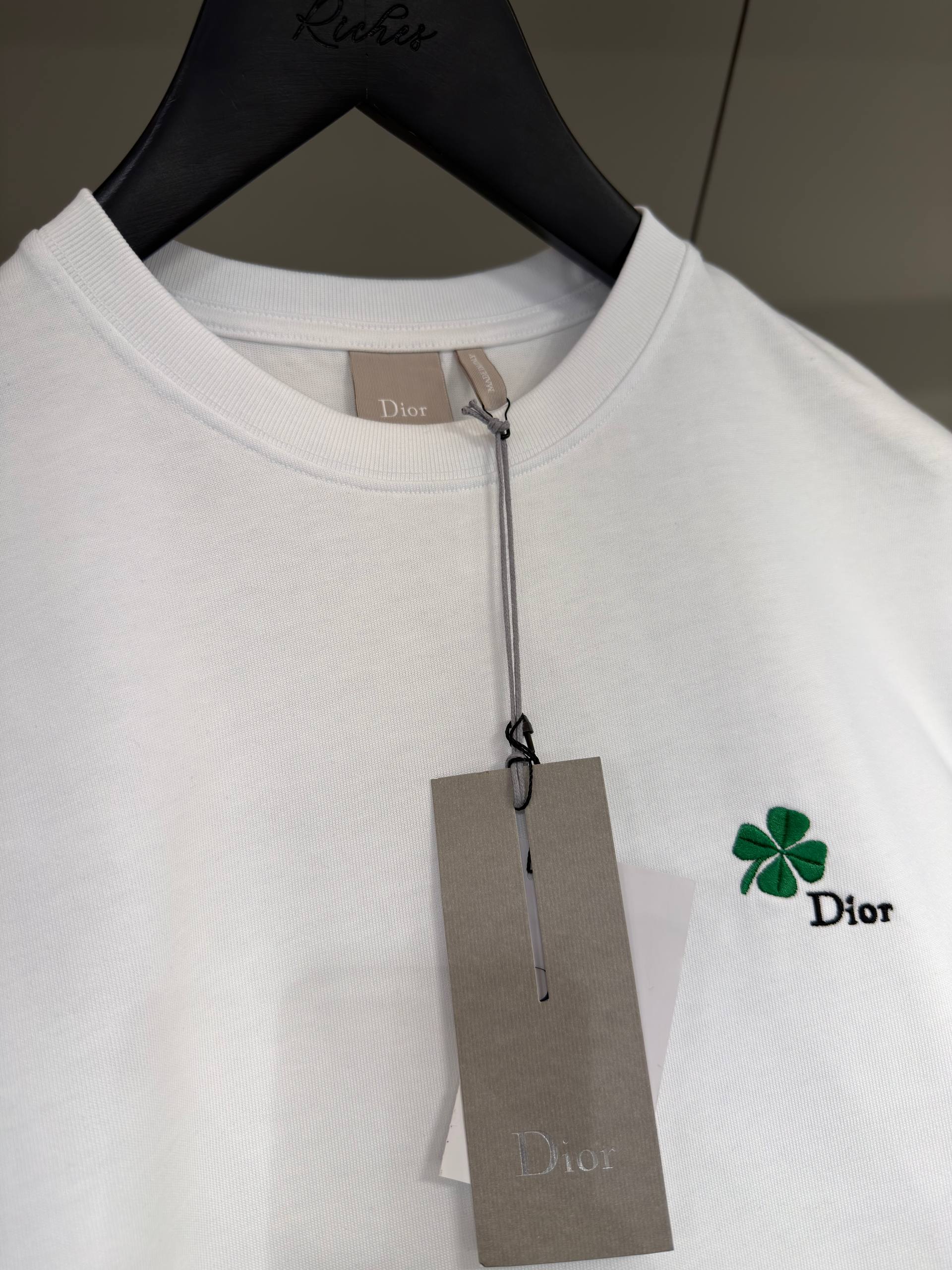 Tricou alb cu broderie Trifoi