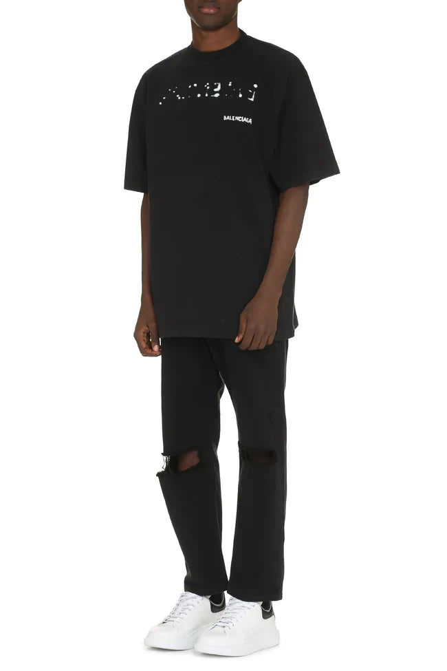 Tricou negru cu logo „Bleed” și aspect uzat