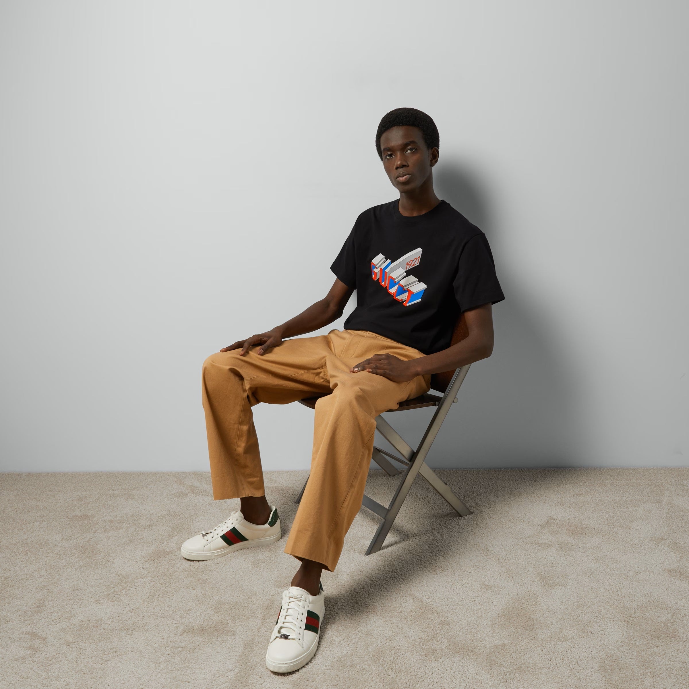 Tricou negru din jerseu de bumbac ușor cu imprimeu