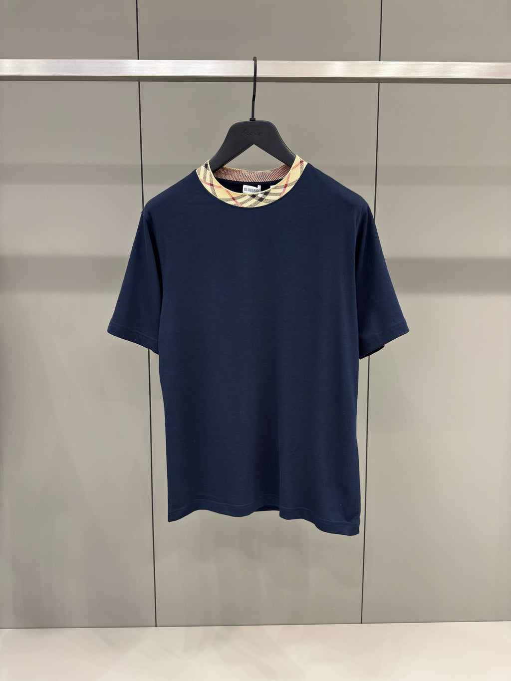 Tricou din bumbac albastru în carouri, cu ornamente