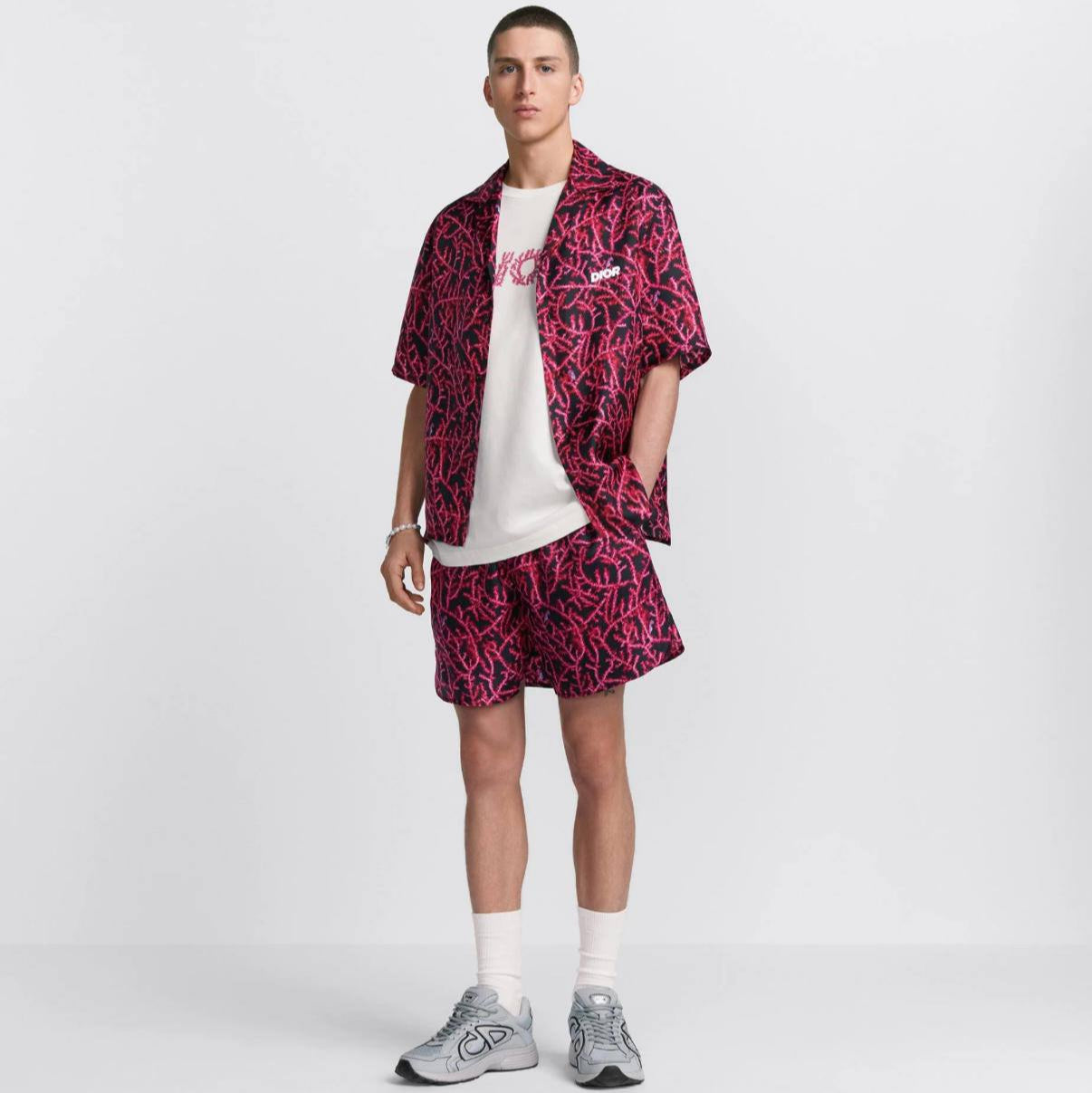 Set cu motive de corali în negru și roșu