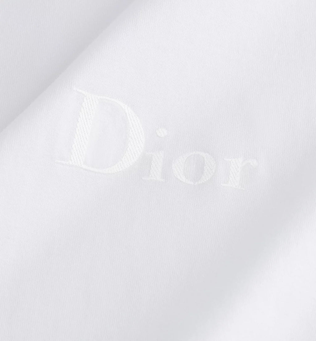 Tricou alb cu croială lejeră și broderie cu logo