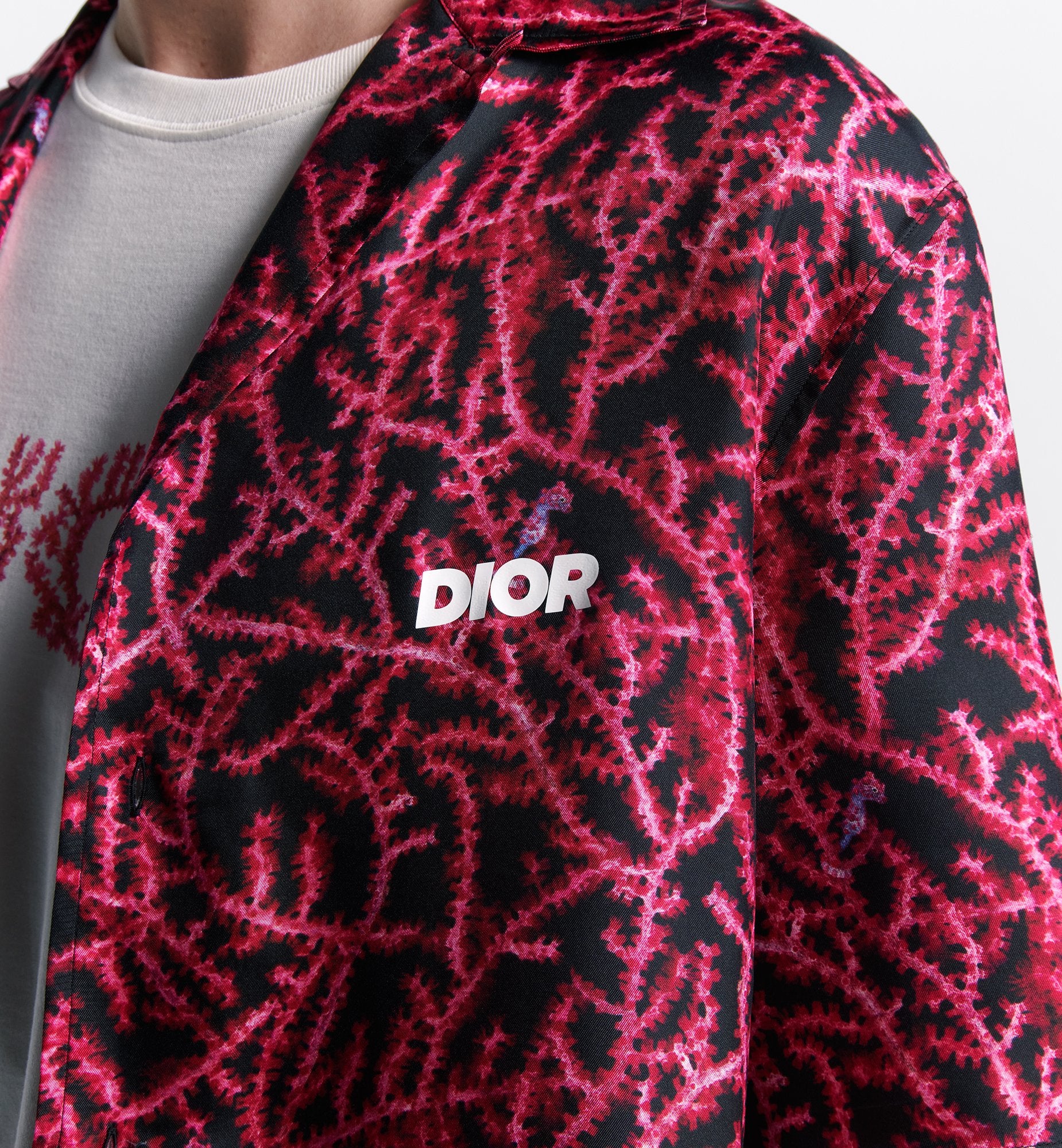 Set cu motive de corali în negru și roșu