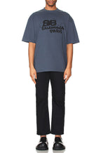 Tricou bleumarin cu iconiță BB, desenată manual