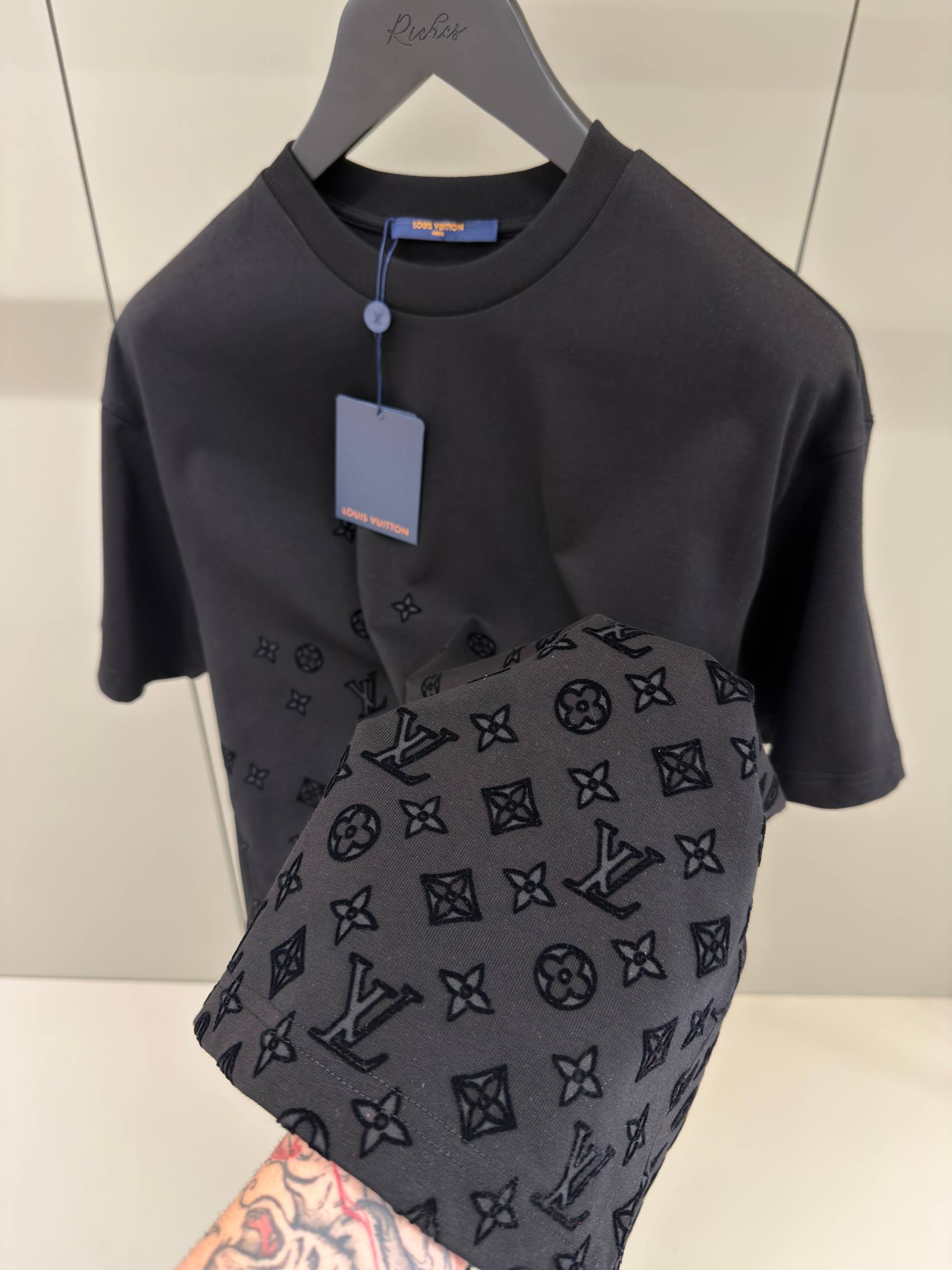 Flock Print Monogram Gradient Black T-shirt