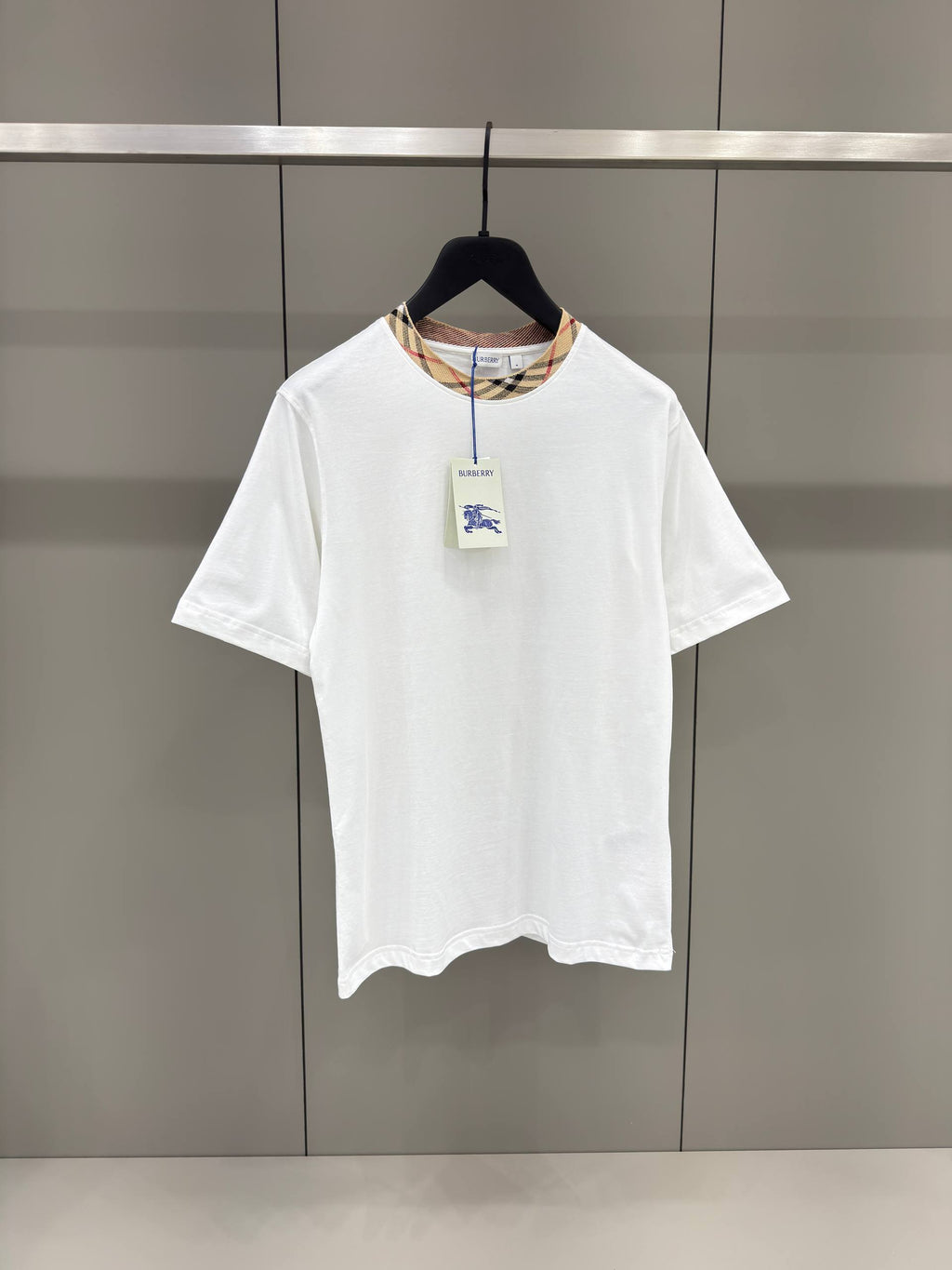 Tricou din bumbac alb cu guler în carouri