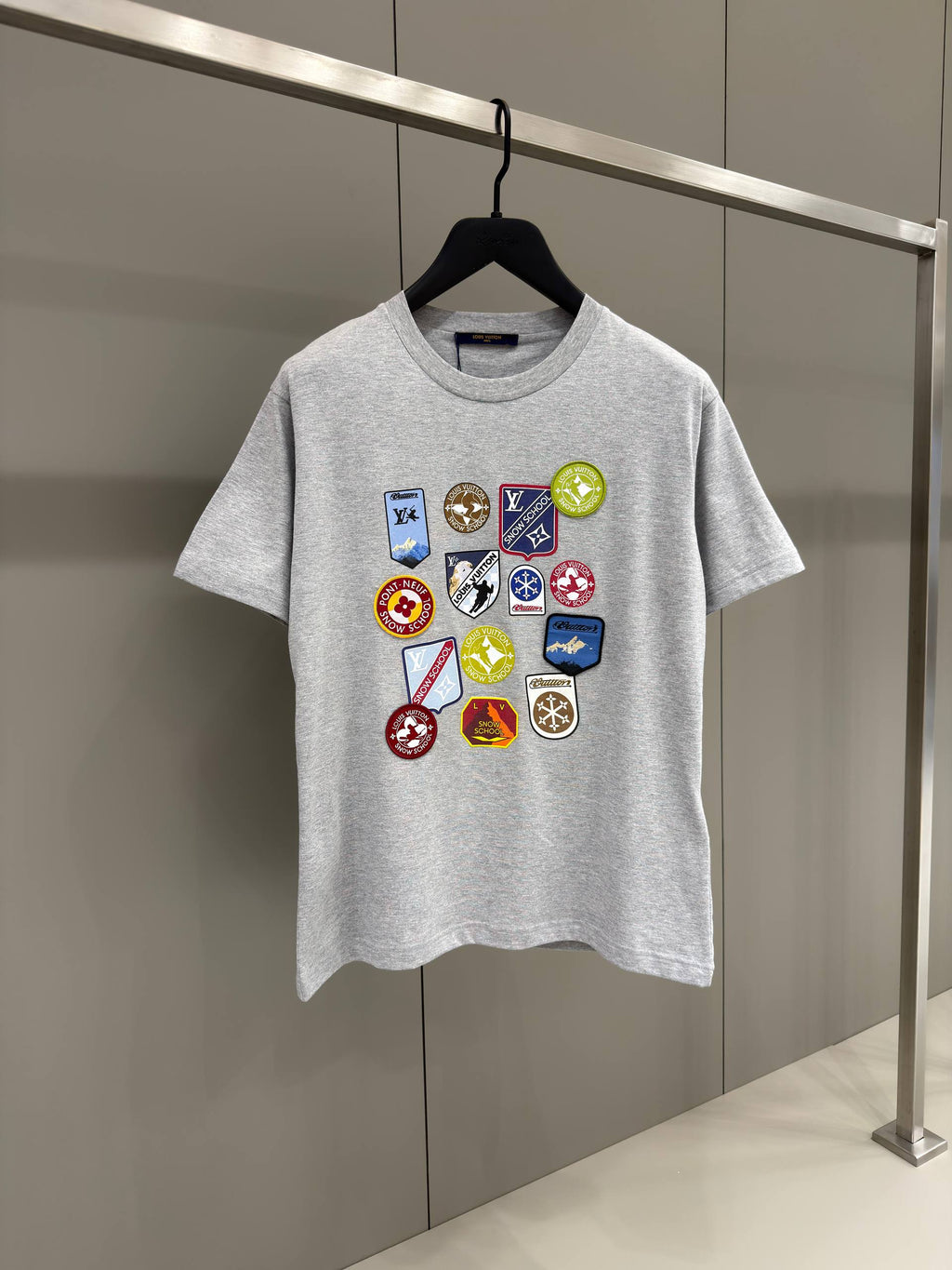 Tricou din bumbac gri cu petice semnătură