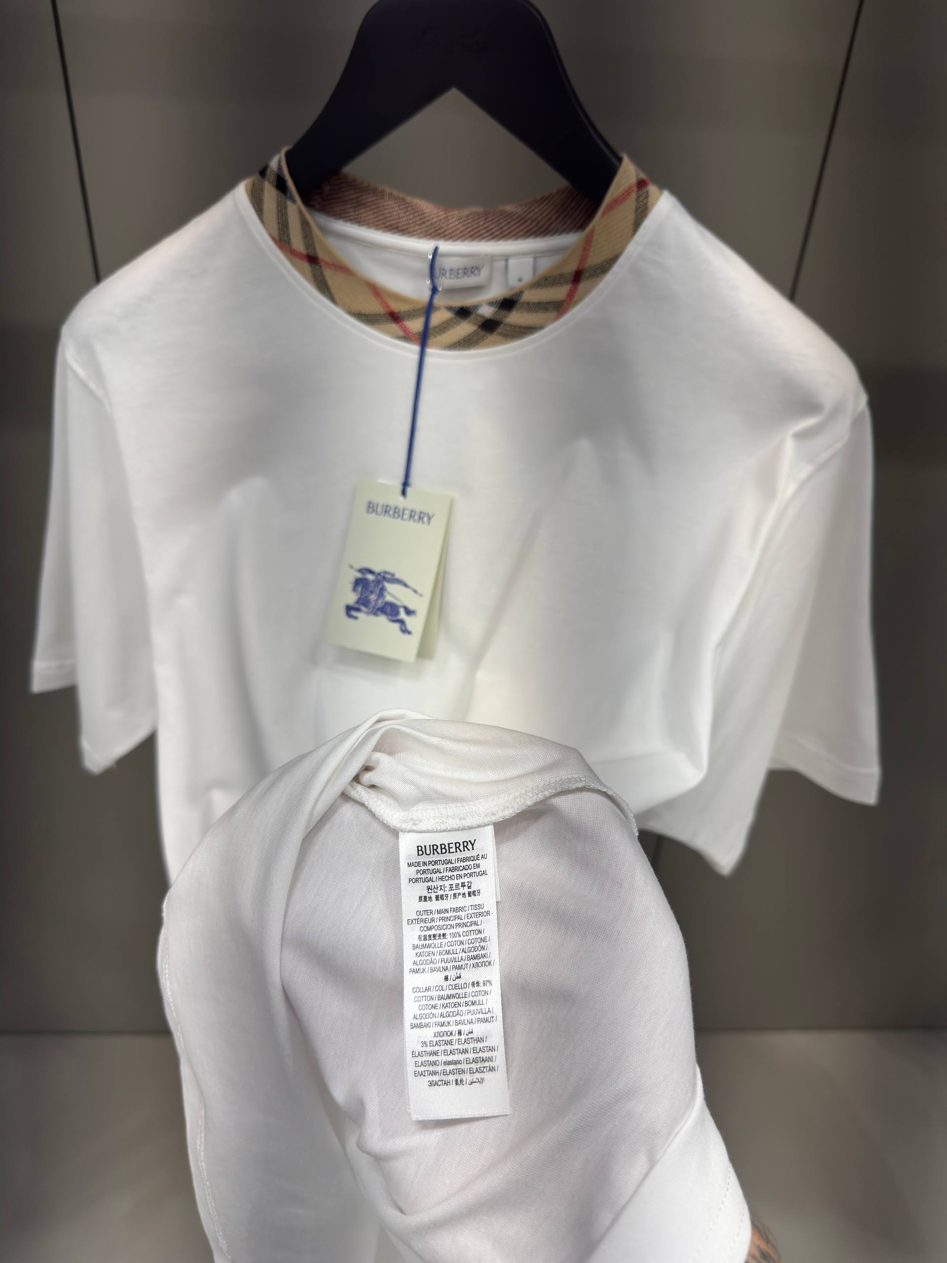 Tricou din bumbac alb cu guler în carouri