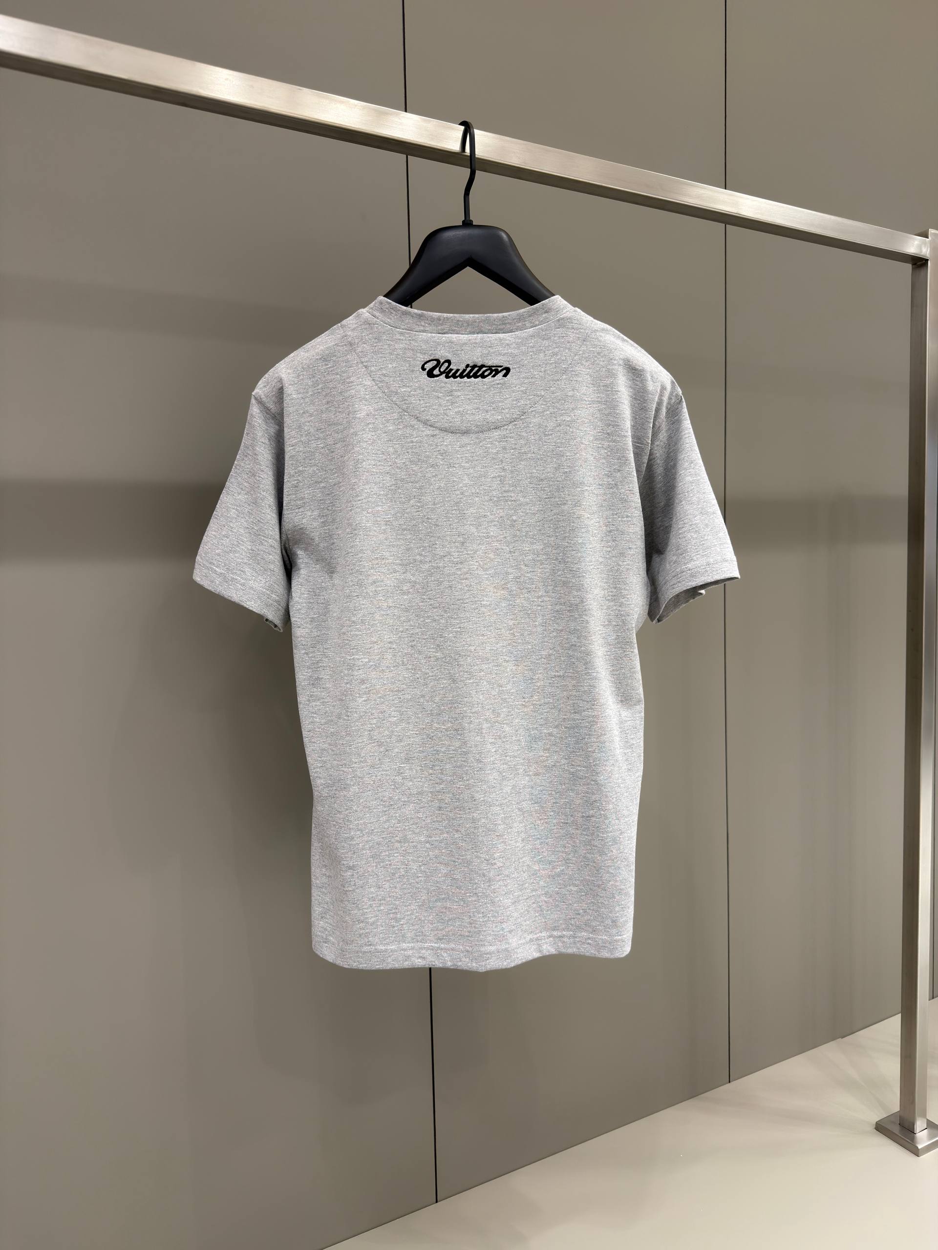 Tricou din bumbac gri cu petice semnătură