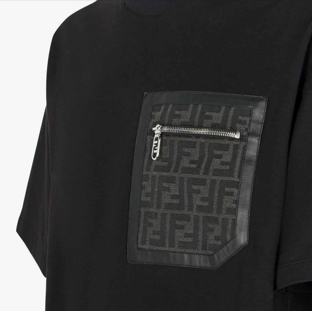 Tricou negru cu fermoar la buzunar