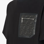 Tricou negru cu fermoar la buzunar