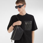 Tricou negru cu fermoar la buzunar