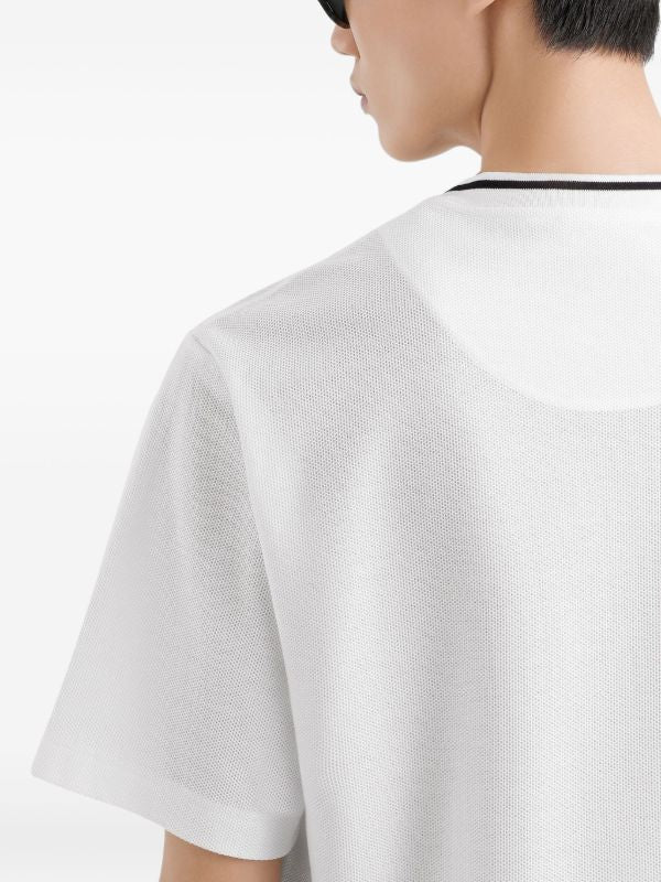 Tricou alb din bumbac cu buzunar și logo brodat