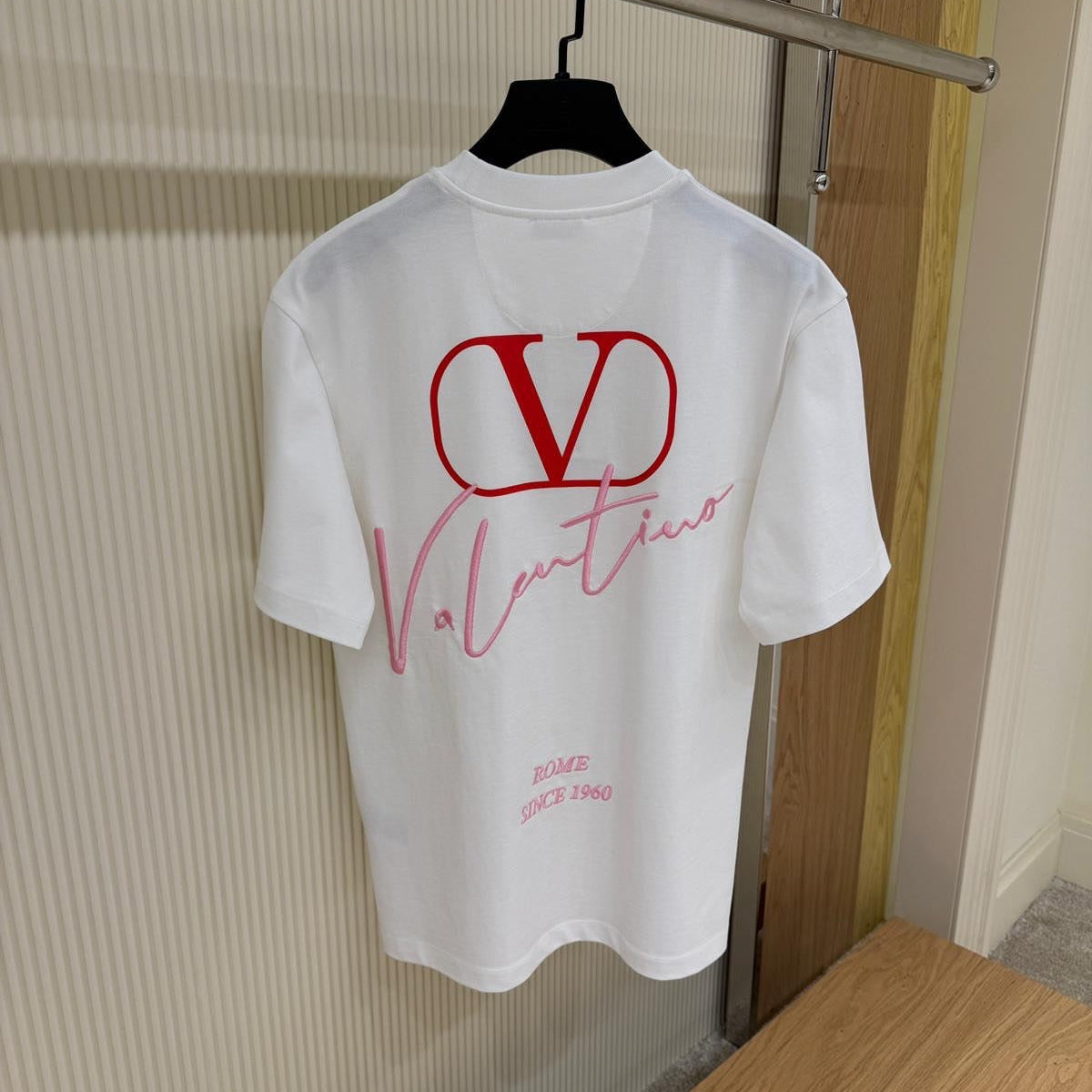 Tricou alb din bumbac cu imprimeu și broderie