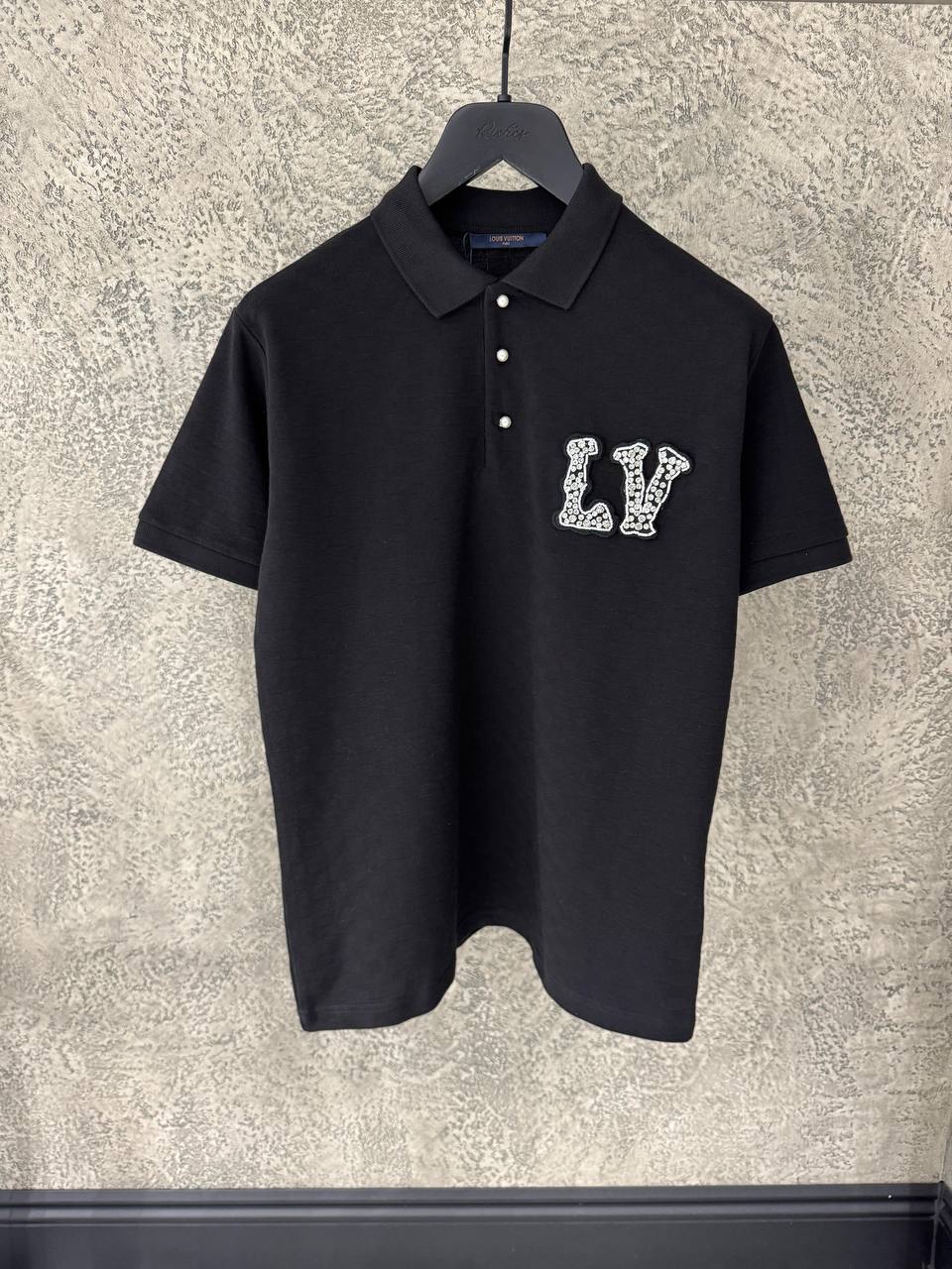 Bluză polo neagră cu monogramă LV