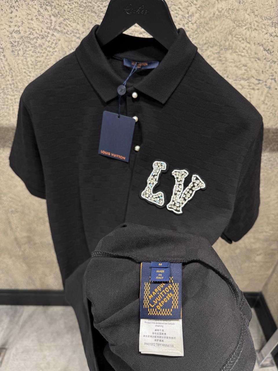 Bluză polo neagră cu monogramă LV