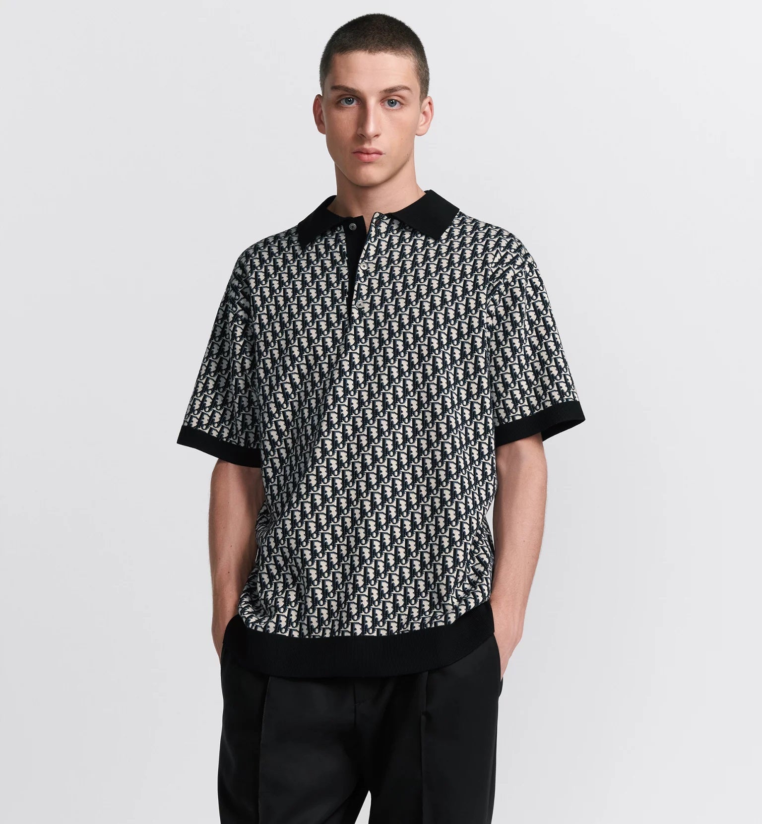 Bluză polo neagră oblică