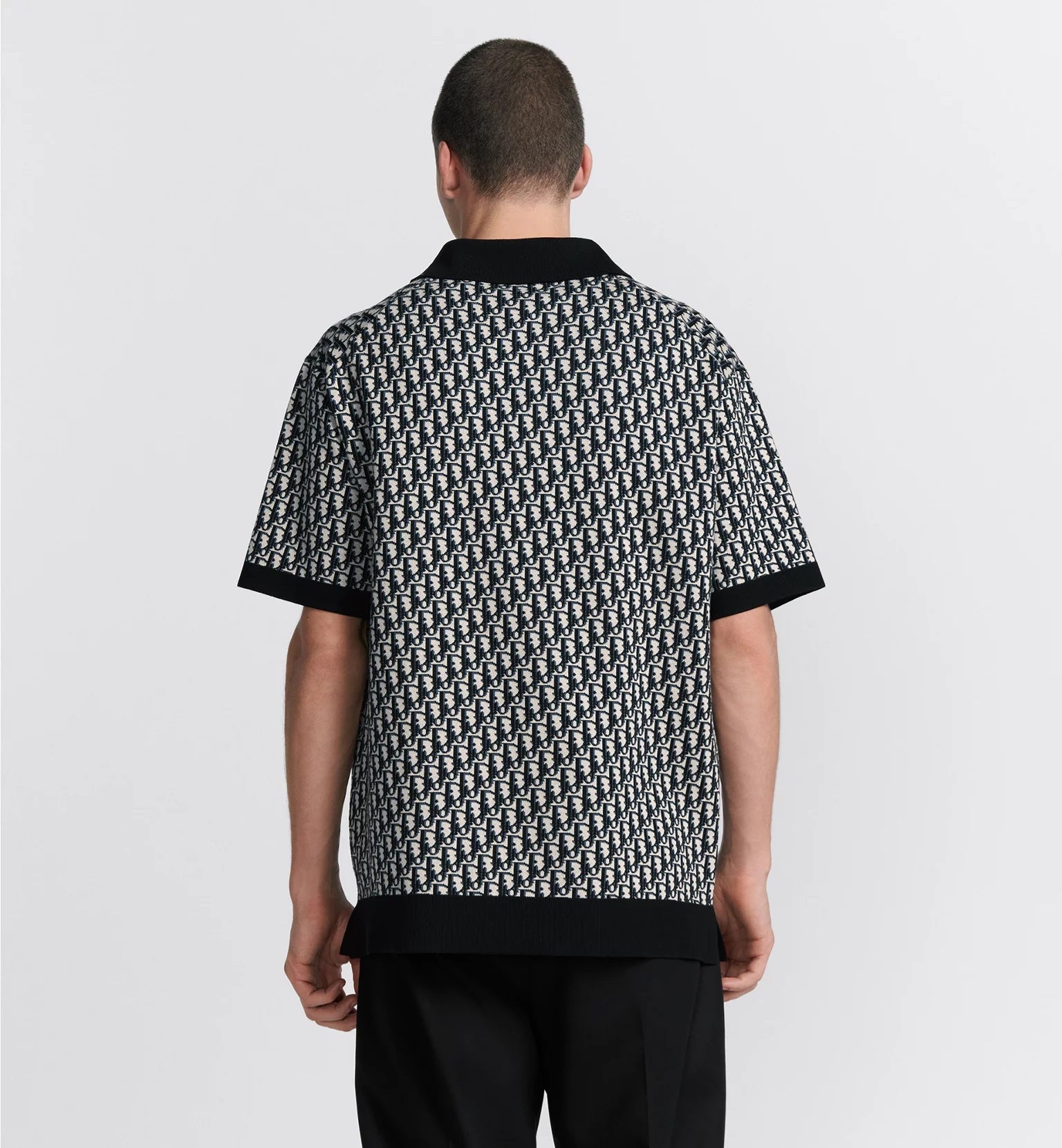 Bluză polo neagră oblică