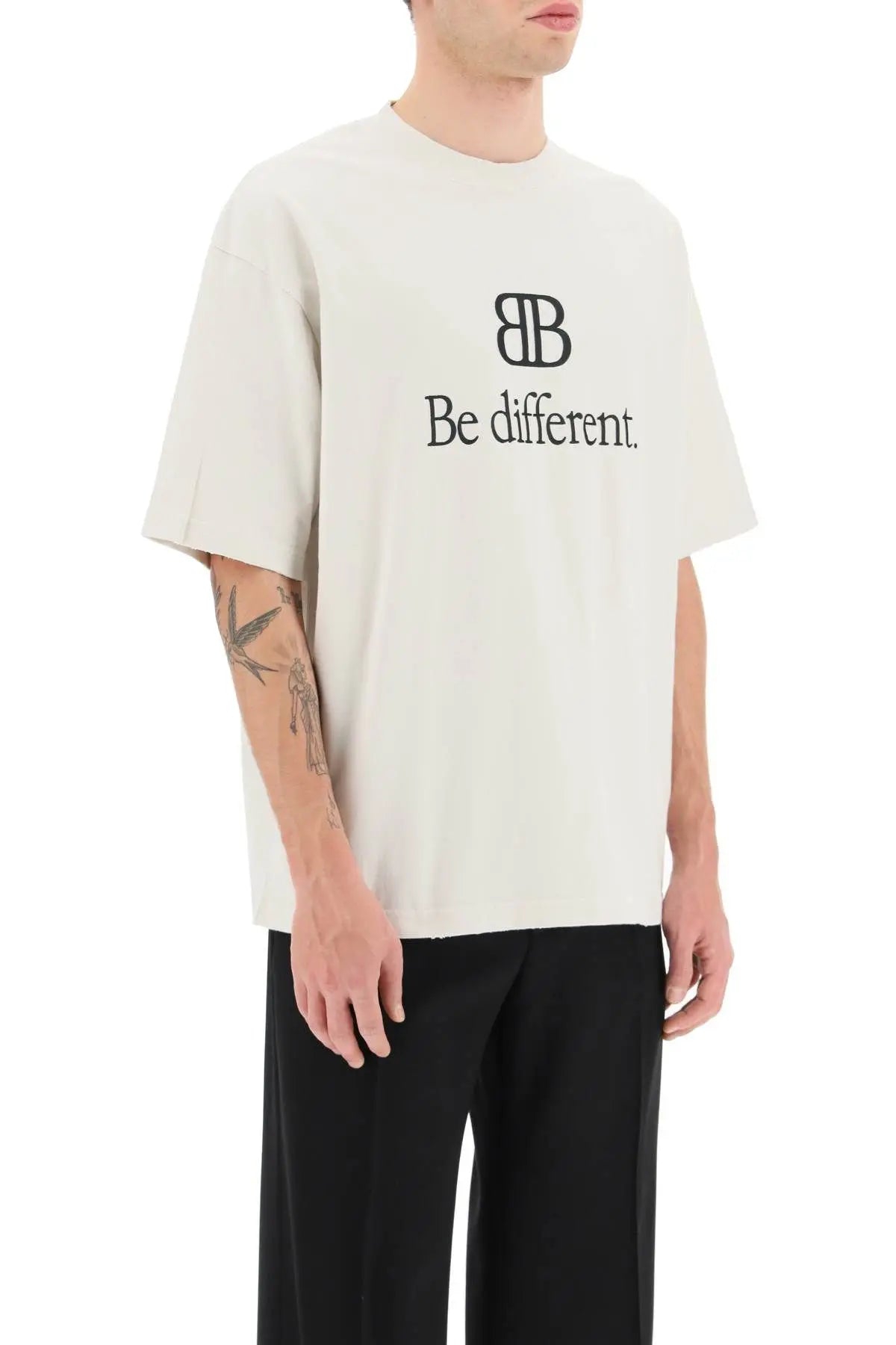 BB Be Different Tricou alb oversize
