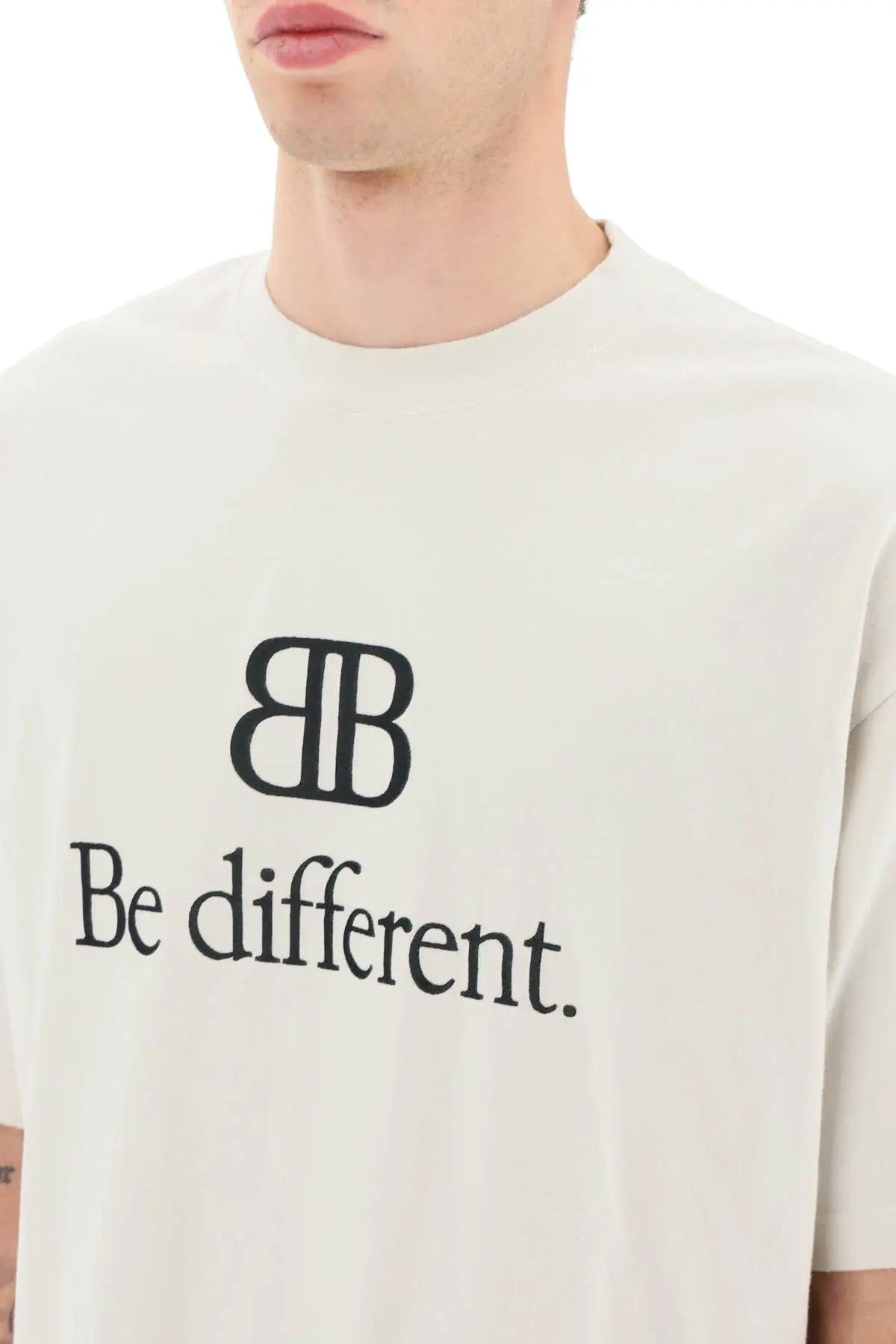 BB Be Different Tricou alb oversize